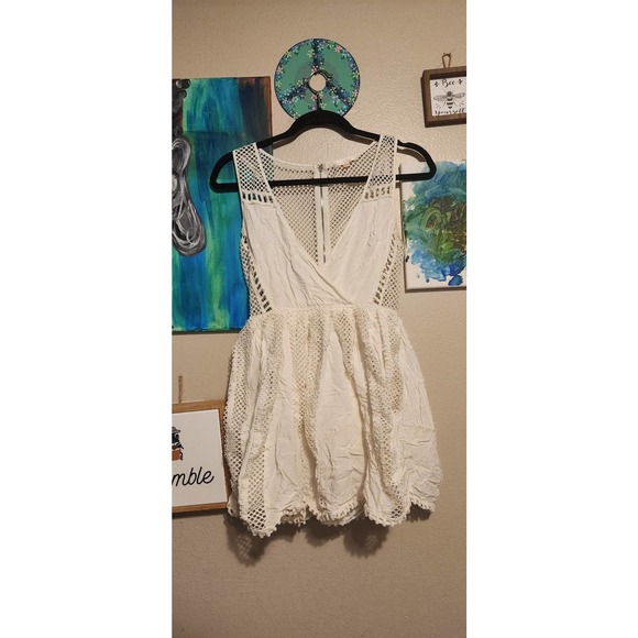 White sleeveless top netting see thru back lace details layered bottom M  Luxxel - Picture 1 of 9